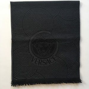 Versace scarf 100% wool gray black new Medusa made in Italy L 72” W 14” pa0214